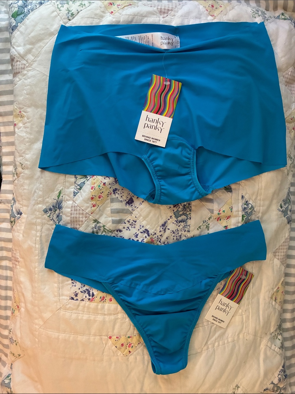 NWT 2 pr Hanky Panky Seamless Panties Size Medium 1-Thong 1- Boyshort